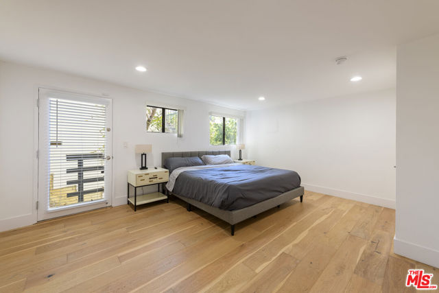 8581 Cole Crest Drive, Los Angeles CA: https://media.crmls.org/mediaz/9093fd5a-e003-4846-b6c0-a299050f96b4.jpg