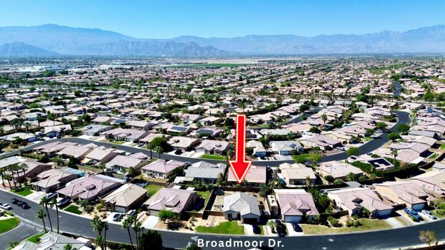 40567 Broadmoor Drive, Indio CA: https://media.crmls.org/mediaz/909457f6-0336-44f4-b6b3-4b87d2d4850e.jpg
