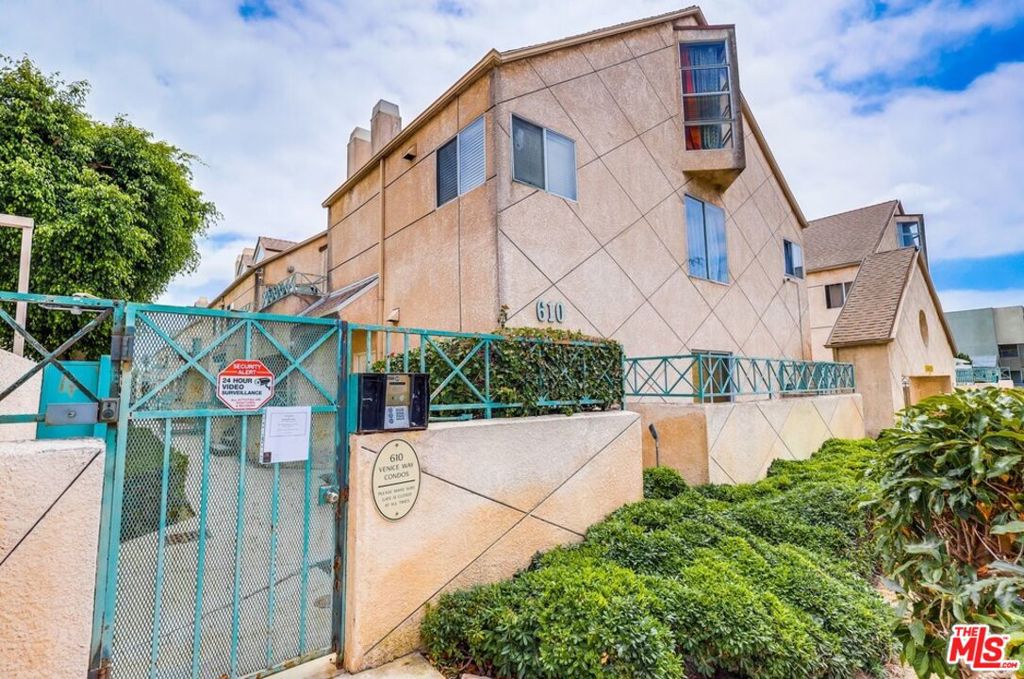 610 Venice Way #104