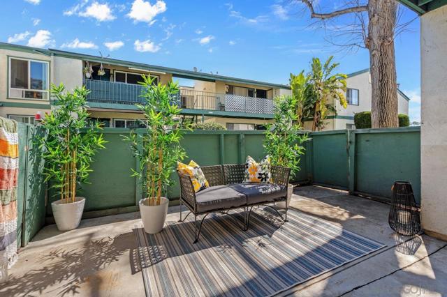 1817 E Grand ave, Escondido CA: https://media.crmls.org/mediaz/90952f0d-096c-42d8-990d-e041d6a82455.jpg