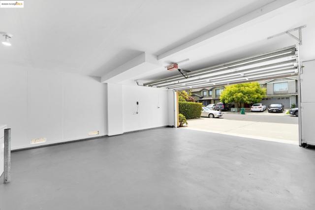 1764 Primrose Ln, Pinole CA: https://media.crmls.org/mediaz/90953ea8-e542-4468-9899-d3156ce98986.jpg