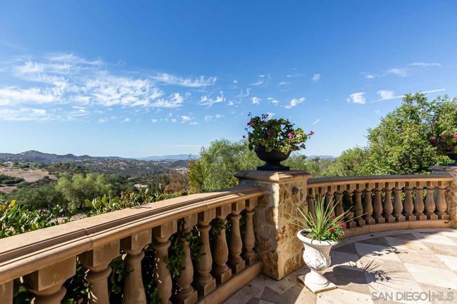 14440 Ridge Ranch Rd, Valley Center CA: https://media.crmls.org/mediaz/90954ca4-f783-4973-88eb-9c98099b8083.jpg