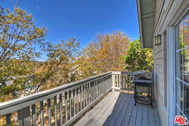 28665 Zion Drive, Lake Arrowhead CA: https://media.crmls.org/mediaz/90958206-5521-4d26-96fa-5ed0b1c078f6.jpg