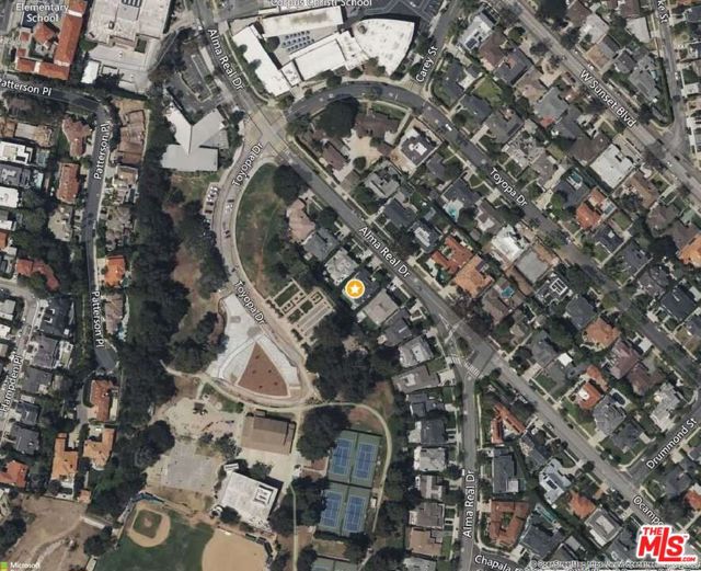 821 Alma Real Drive, Pacific Palisades CA: https://media.crmls.org/mediaz/9095a892-4a88-49a1-9210-96e2c7bebd11.jpg