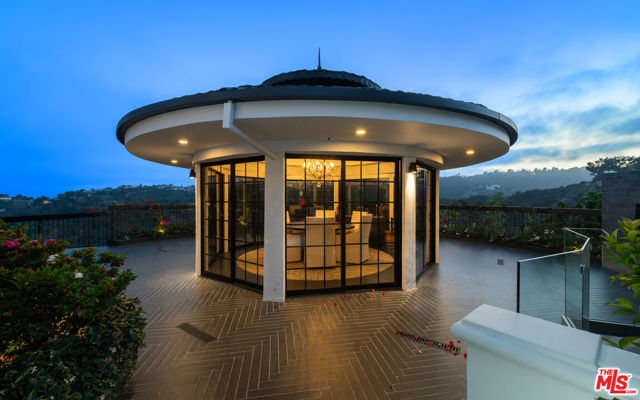 1601 Bel Air Road, Los Angeles CA: https://media.crmls.org/mediaz/9095c823-3c88-4399-8d6b-8d055e6cf5a6.jpg