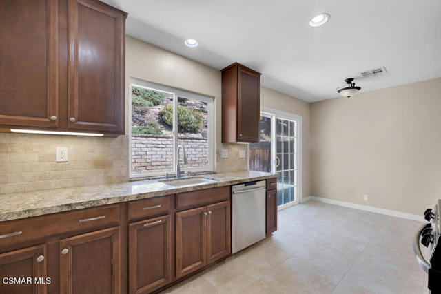 4853 Colony Drive, Camarillo CA: https://media.crmls.org/mediaz/9095dcb9-56fe-40bd-851b-75ddfc2527b2.jpg