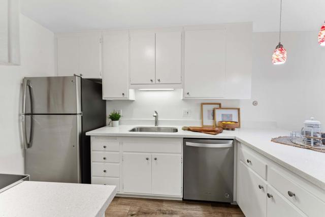 1101 Continentals Way, Belmont CA: https://media.crmls.org/mediaz/90963b68-d71c-40f4-ba4a-269fc1726ae0.jpg