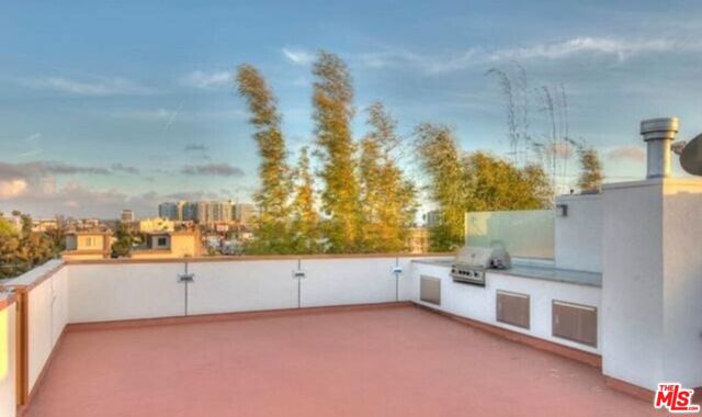 2452 Penmar Avenue, Venice CA: https://media.crmls.org/mediaz/9097d225-4541-4d25-936c-a0fbb4d00311.jpg