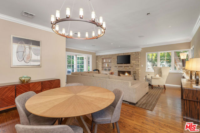 723 N Sierra Drive, Beverly Hills CA: https://media.crmls.org/mediaz/9097d9ed-4f07-4013-b44f-8d437d410ba2.jpg