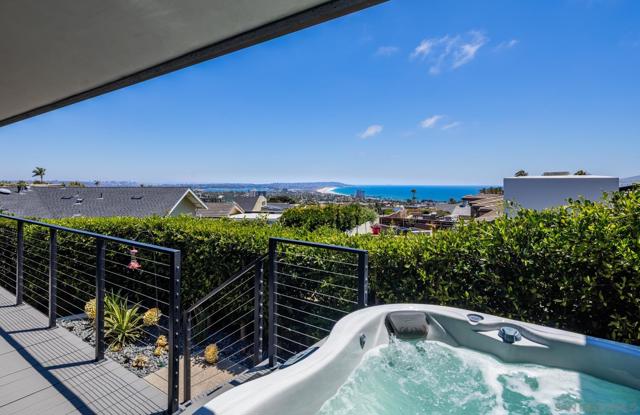 5560 Moonlight Lane, La Jolla CA: https://media.crmls.org/mediaz/9097ea21-837d-4c39-9824-945c89432da9.jpg