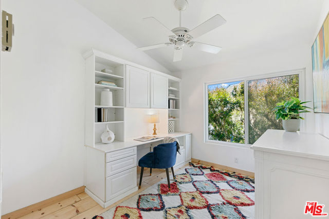 29672 Zuma Bay Way, Malibu CA: https://media.crmls.org/mediaz/90987696-23e7-4947-a529-36ef3dbc7037.jpg