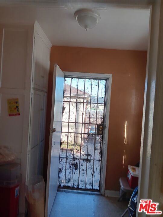 701 W 112th Street, Los Angeles CA: https://media.crmls.org/mediaz/9098c88c-1cbd-45d8-b096-83be856cff87.jpg