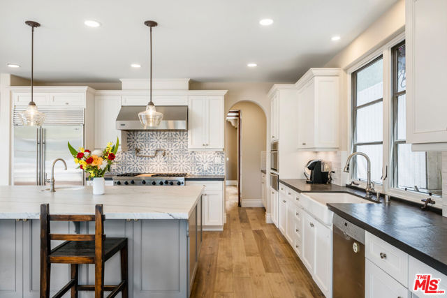 1028 9th Street, Manhattan Beach, California 90266, 5 Bedrooms Bedrooms, ,5 BathroomsBathrooms,Residential,Sold,9th,25532263