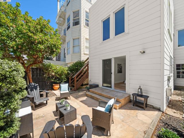 Image 32 of 44 For 2370 Francisco St