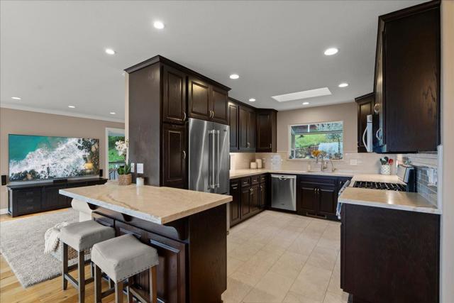 25400 Radonich Road, Los Gatos CA: https://media.crmls.org/mediaz/90999a8e-2599-40bd-b5a3-37e5c869ddca.jpg