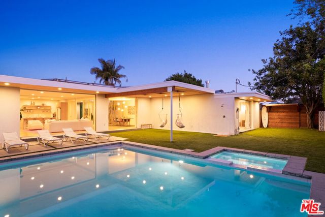 6641 Bedford Avenue, Los Angeles CA: https://media.crmls.org/mediaz/9099bb71-a25c-4187-8cb2-980dcaa191ec.jpg