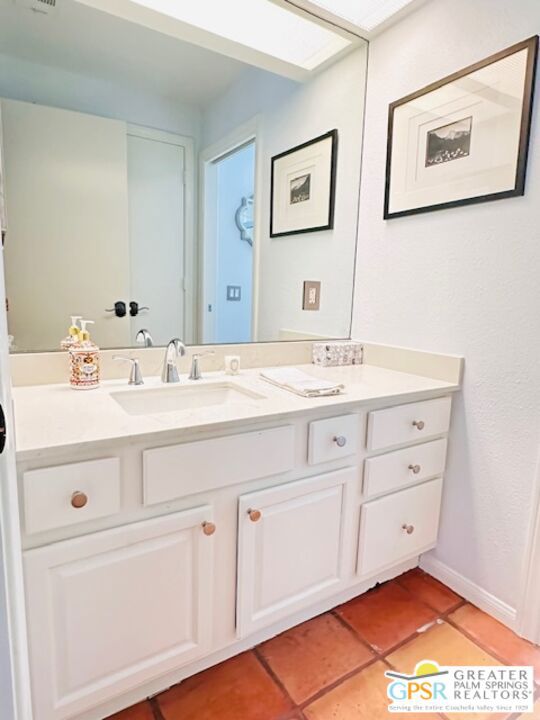 535 E Via Colusa, Palm Springs CA: https://media.crmls.org/mediaz/909a0e89-5e5c-4402-bd16-9200d158cf45.jpg