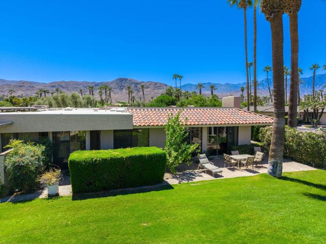 140 Columbia Drive, Rancho Mirage CA: https://media.crmls.org/mediaz/909a2f4b-79a9-4786-a924-7e218c1abf61.jpg