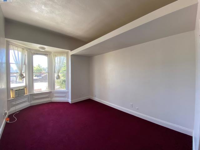 712 S 2Nd St, San Jose CA: https://media.crmls.org/mediaz/909a53e7-f96d-4d1d-aea3-425fc9efc966.jpg