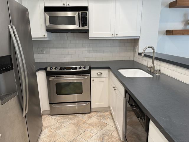 620 State St, San Diego CA: https://media.crmls.org/mediaz/909a71d1-d9df-4733-a363-8def52a3829e.jpg