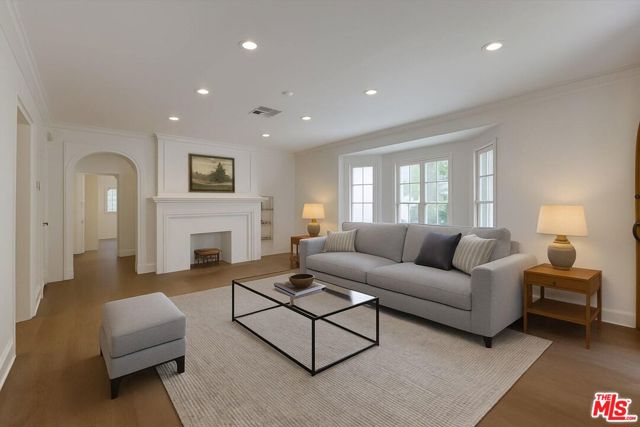 859 S Le Doux Road, Los Angeles CA: https://media.crmls.org/mediaz/909a8026-af7f-4e2a-ab21-438ea1892c2f.jpg