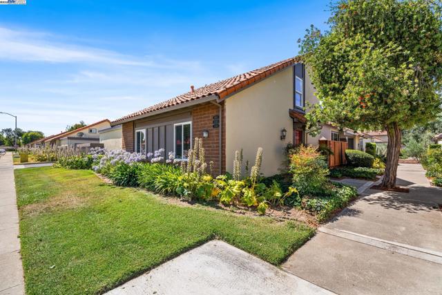 1550 Calle Enrique, Pleasanton CA: https://media.crmls.org/mediaz/909b1c1c-cc2d-43ca-b401-535966a92cbd.jpg