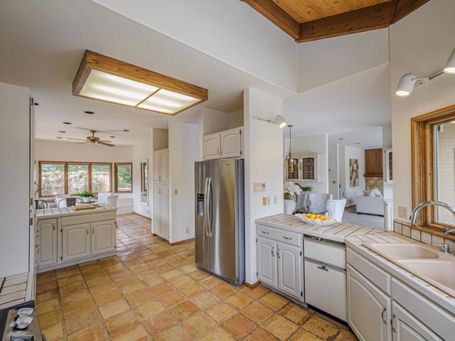 1125 Sumner Avenue, Aptos CA: https://media.crmls.org/mediaz/909b3f5b-e4c1-42d9-a955-05a494eae89d.jpg