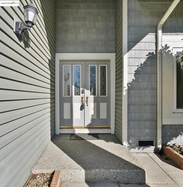 34607 Wells Ave, Fremont CA: https://media.crmls.org/mediaz/909b84c1-17b6-4b22-a643-8ea06ff56b67.jpg
