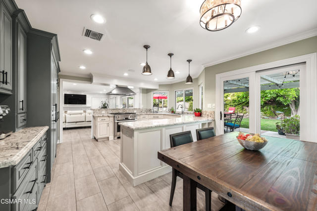 5816 Middle Crest Drive, Agoura Hills CA: https://media.crmls.org/mediaz/909b9d3f-3b5a-49aa-bc93-341f95a3cdca.jpg