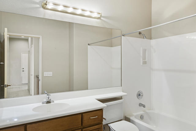 86 N Kavenish Drive, Rancho Mirage CA: https://media.crmls.org/mediaz/909bc46c-12ec-4483-8353-5f2c6f32bb07.jpg