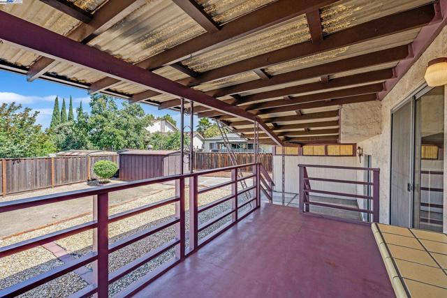 1849 Springsong Dr, San Jose CA: https://media.crmls.org/mediaz/909bf39e-28e0-43aa-b5c9-93a77ec684d6.jpg