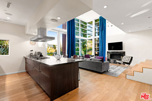 2738 Rinconia Drive, Los Angeles CA: https://media.crmls.org/mediaz/909c4a58-d03f-4ba4-a353-5653c4e478d9.jpg