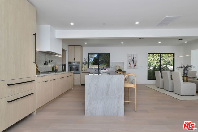 15431 Milbank Street, Encino CA: https://media.crmls.org/mediaz/909d27a3-4159-4f9c-8286-1e6f8980d883.jpg