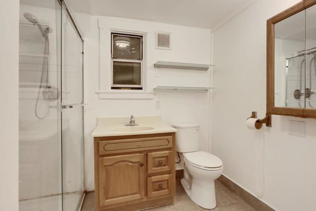 213 7th Street, Oakland CA: https://media.crmls.org/mediaz/909d5cd7-bb08-4730-bff6-236a9a1dfbe4.jpg