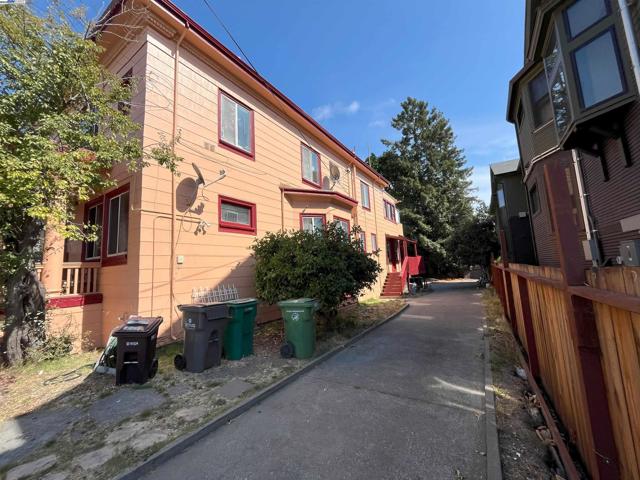 2324 9Th Ave, Oakland CA: https://media.crmls.org/mediaz/909db5d2-42b6-4a3b-bf44-681a4a6b07cb.jpg