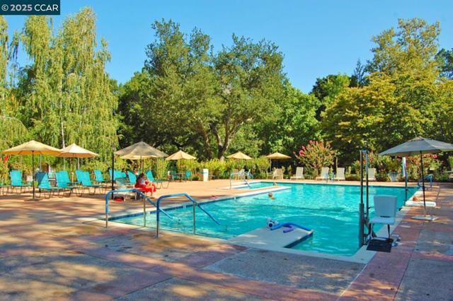 1316 Rockledge Ln, Walnut Creek CA: https://media.crmls.org/mediaz/909dbc67-a9f2-454b-9f1d-d58c7d763317.jpg