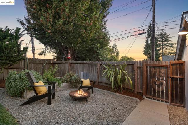 4701 Kaphan Ave, Oakland CA: https://media.crmls.org/mediaz/909e1629-3801-4b10-a9af-8c97bfaf1abb.jpg