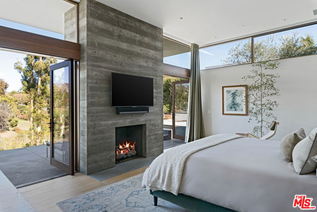 6708 Wildlife Road, Malibu CA: https://media.crmls.org/mediaz/909e41d4-887d-4d56-8ead-97e47d680ef9.jpg