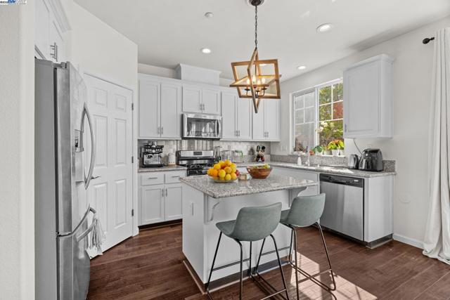 663 Falling Star Drive, Martinez CA: https://media.crmls.org/mediaz/909e846c-7597-4ef5-9ad0-ee40a5bf590e.jpg