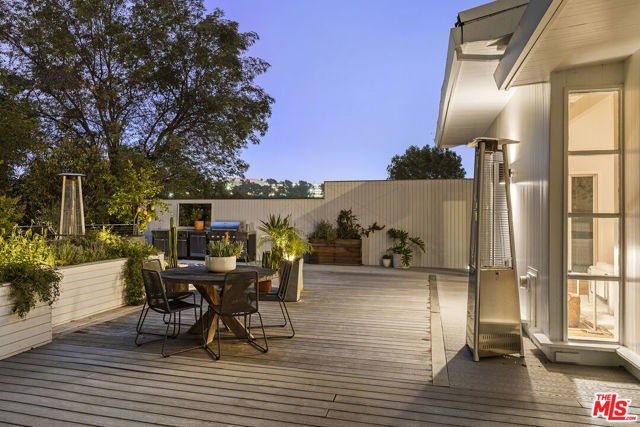 3820 Broadlawn Drive, Los Angeles CA: https://media.crmls.org/mediaz/909f1eb7-ca0e-4035-bf38-0e13fd56626f.jpg