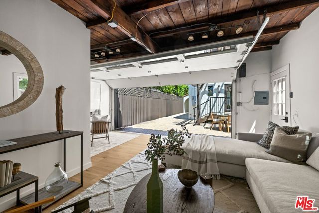 6410 Drexel Avenue, Los Angeles CA: https://media.crmls.org/mediaz/909f9eba-f5be-41b0-afb2-e8203bcc5146.jpg