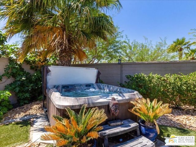 55 Cabernet, Rancho Mirage CA: https://media.crmls.org/mediaz/909fb748-ad90-46a7-beac-bb79f2c578dc.jpg