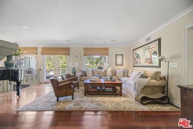 2660 Carman Crest Drive, Los Angeles CA: https://media.crmls.org/mediaz/909ffef6-def8-48bc-9898-6aaf678bfc2f.jpg