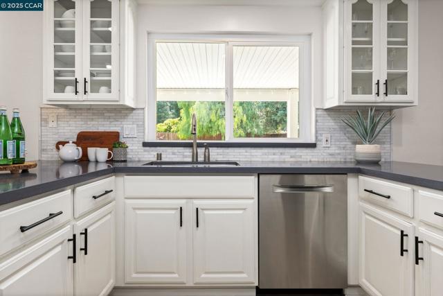 3139 Stinson Cir, Walnut Creek CA: https://media.crmls.org/mediaz/90a023d7-54fd-4cab-9522-d992455a93d7.jpg