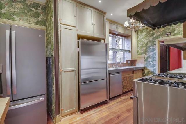 3014 Xenophon St, San Diego CA: https://media.crmls.org/mediaz/90a0448e-5b0d-4c47-9219-406c7bdf47a2.jpg