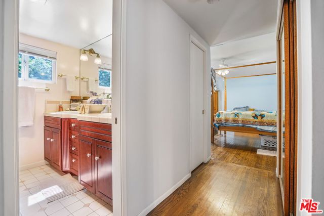 3007 W Clark Avenue, Burbank CA: https://media.crmls.org/mediaz/90a06a49-445f-49a8-80a2-6535b0807c14.jpg