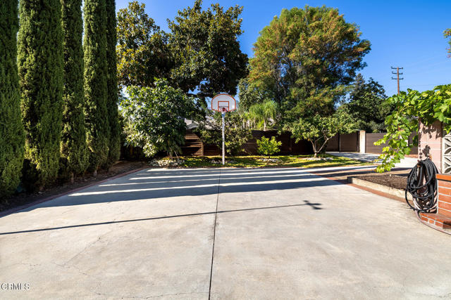 525 N Michillinda Avenue, Pasadena CA: https://media.crmls.org/mediaz/90a0f65d-a360-4e3d-b250-4760c11aaa19.jpg