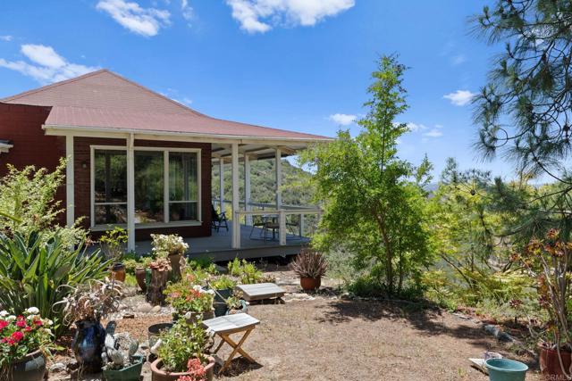 14645 High Valley Road, Poway CA: https://media.crmls.org/mediaz/90a13b63-5ef7-4fd2-95b1-e76945904593.jpg
