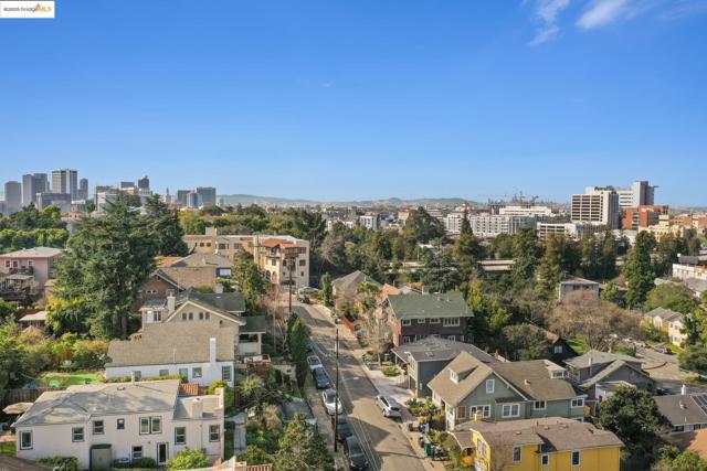 3537 Kempton, Oakland CA: https://media.crmls.org/mediaz/90a14507-83e3-48a2-aac9-37a3cd76b33f.jpg
