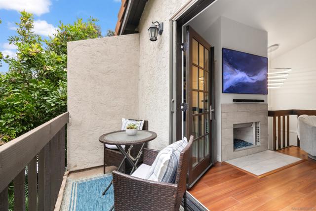 2362 Altisma Way, Carlsbad CA: https://media.crmls.org/mediaz/90a16b7b-7f17-44a9-8d88-462c6503d303.jpg